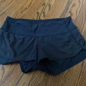 Size 6 lululemon shorts black